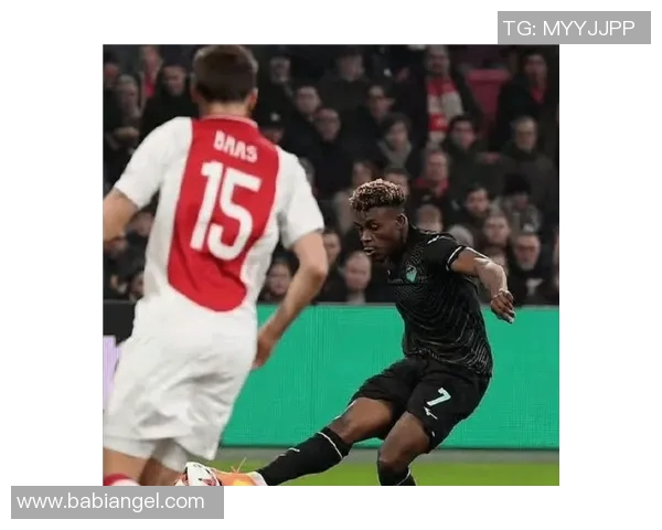 曼联黑人足球明星风采展现与成就回顾的精彩瞬间