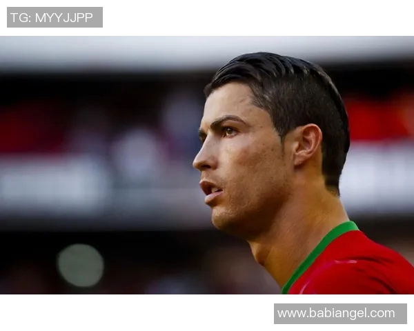 猜猜这位足球明星是谁来挑战你的足球知识和眼力吧