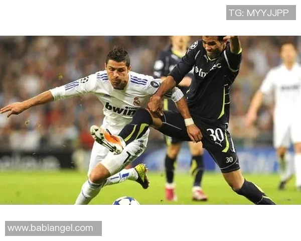 足球明星嘉伟的个人简介与精彩照片展示 足球明星嘉伟的个人简介与精彩照片展示